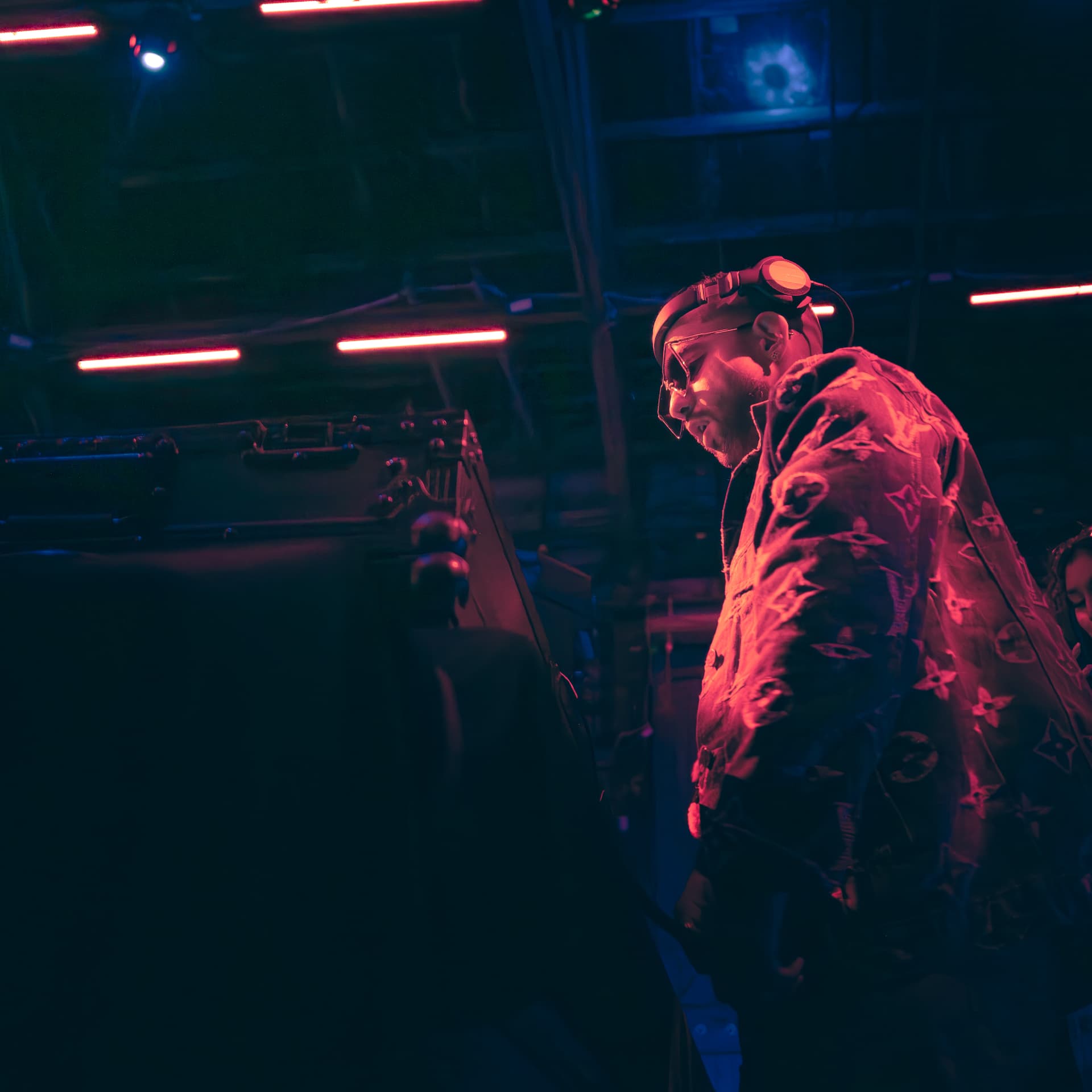 FARZY under warehouse neon tubes